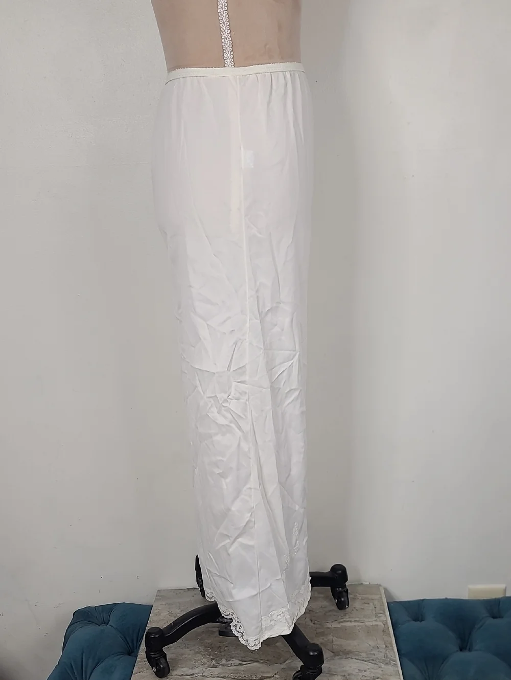 Vintage Oplalaire White Nylon Chantilly Lace Trim Kick Slit Long Half Slip M - Picture 5 of 13